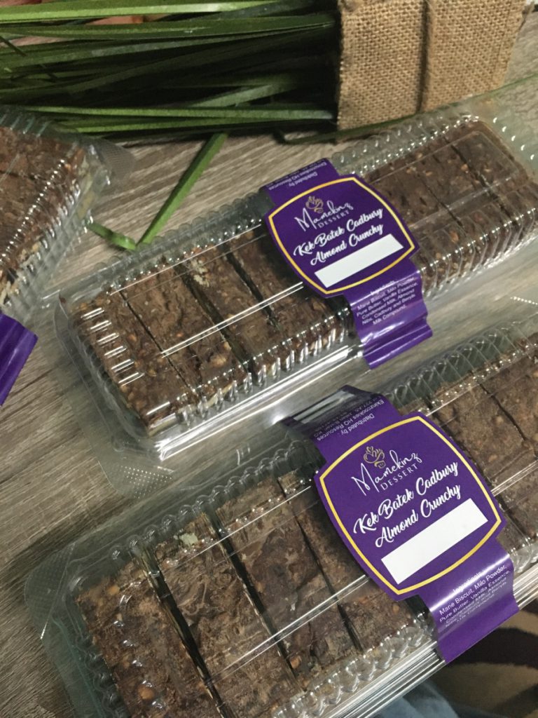 KEK KEK BATEK CADBURY ALMOND CRUNCHY